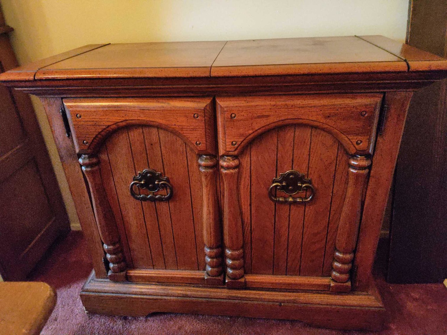 Image for Dussel Drive, Maumee - Furniture, Kitchenware, Cast Iron, Sewing Machine, Tools, Home Decor (Dussel)