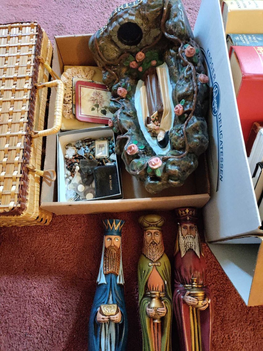 Image for Dussel Drive, Maumee - Furniture, Kitchenware, Cast Iron, Sewing Machine, Tools, Home Decor (Dussel)