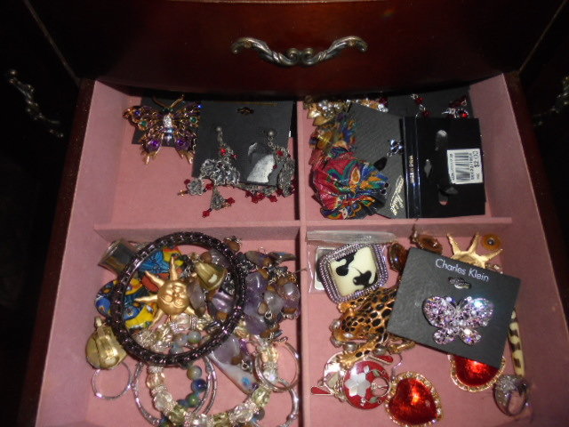 Image for RESCHEDULED ESTATE AUCTION (LIVING, MOVING)