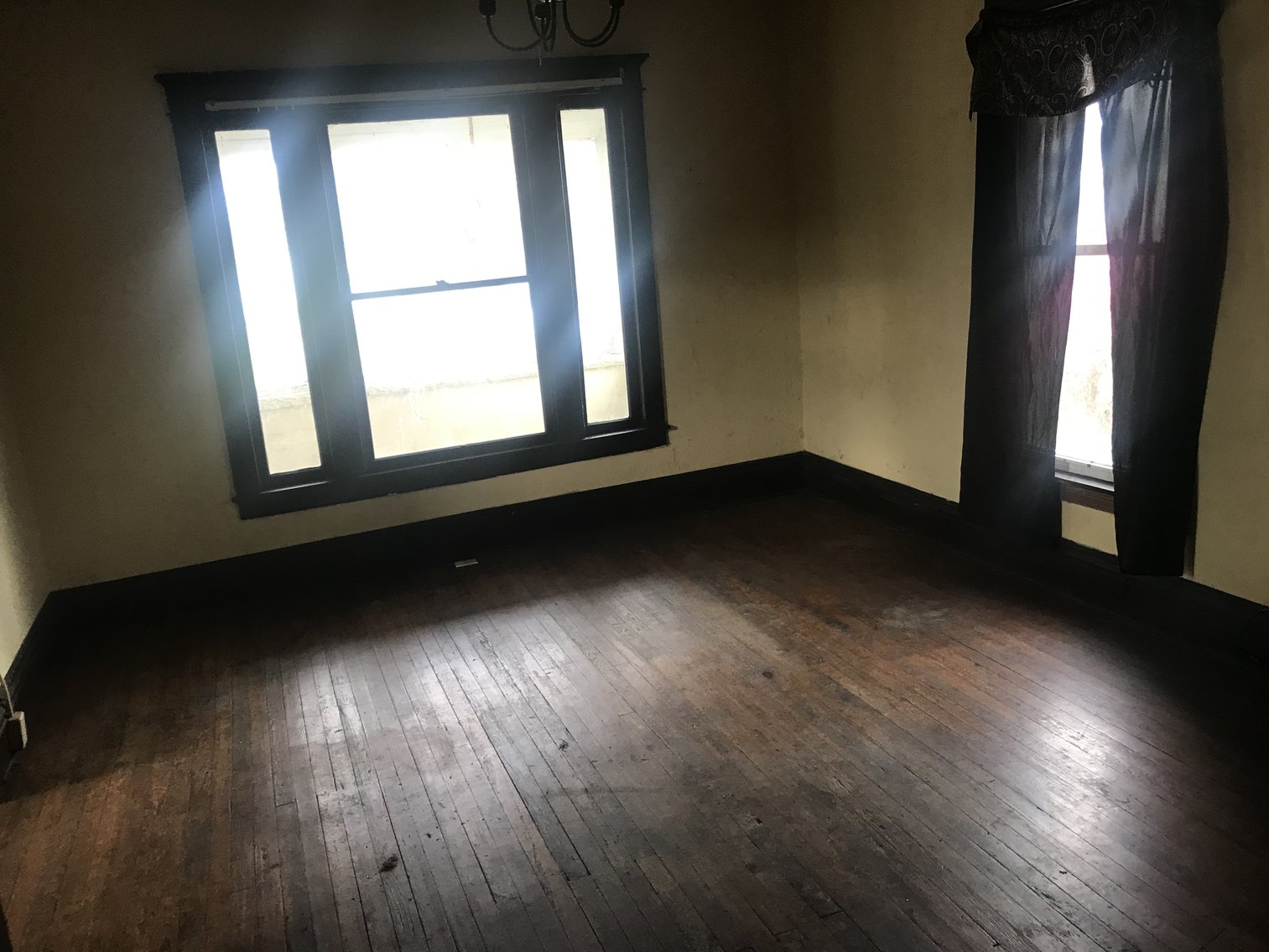 Image for SOLD $38,500 - 4 Bedroom in Huntington Selling to the Highest Bidder