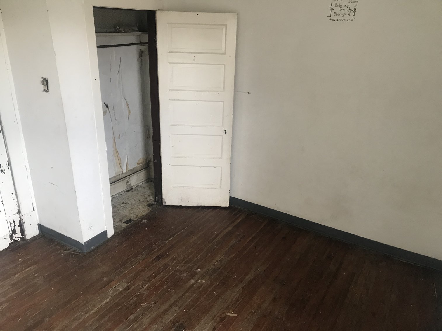 Image for SOLD $38,500 - 4 Bedroom in Huntington Selling to the Highest Bidder