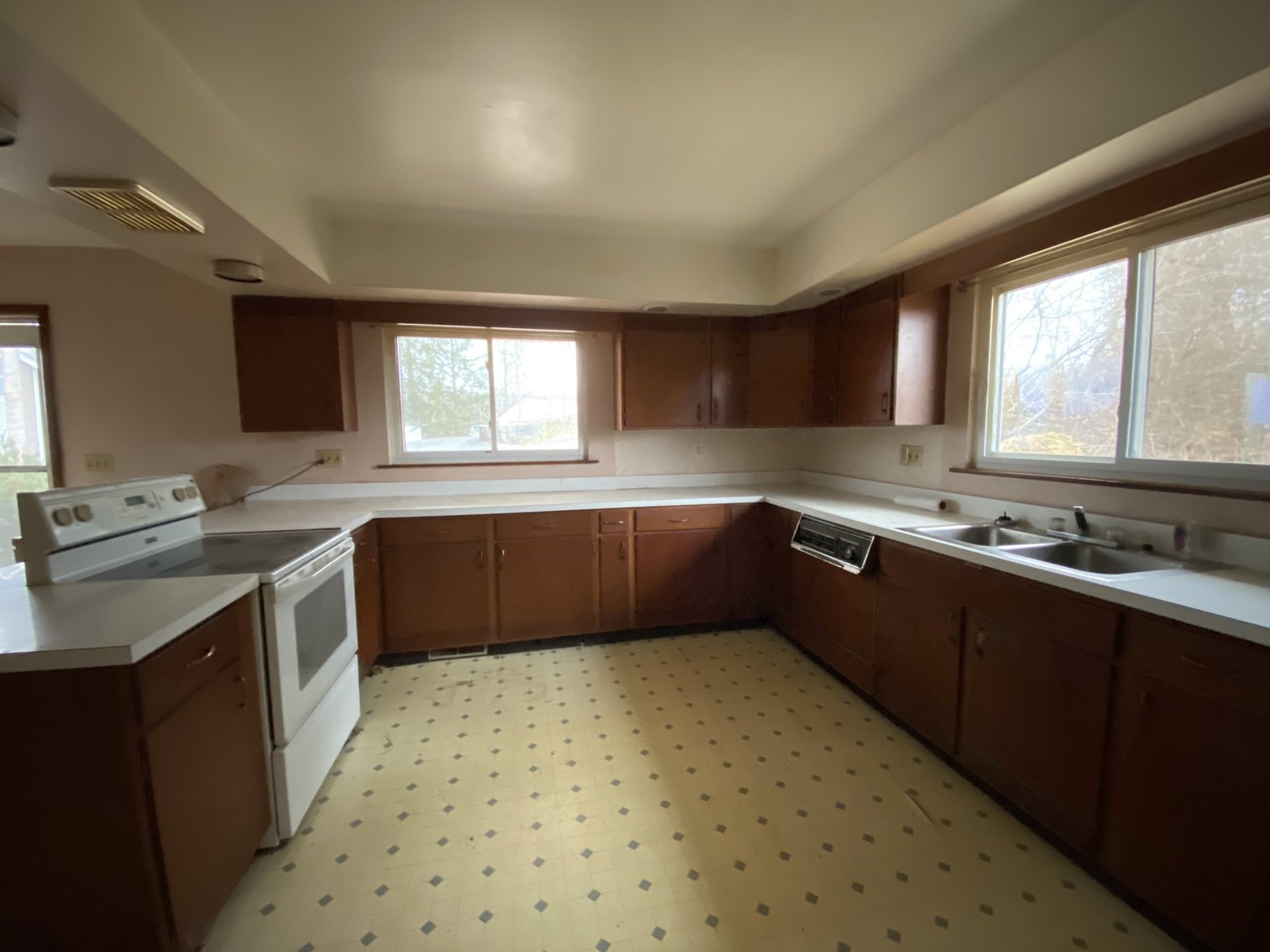 Image for Real Estate Auction w/ Vehicles