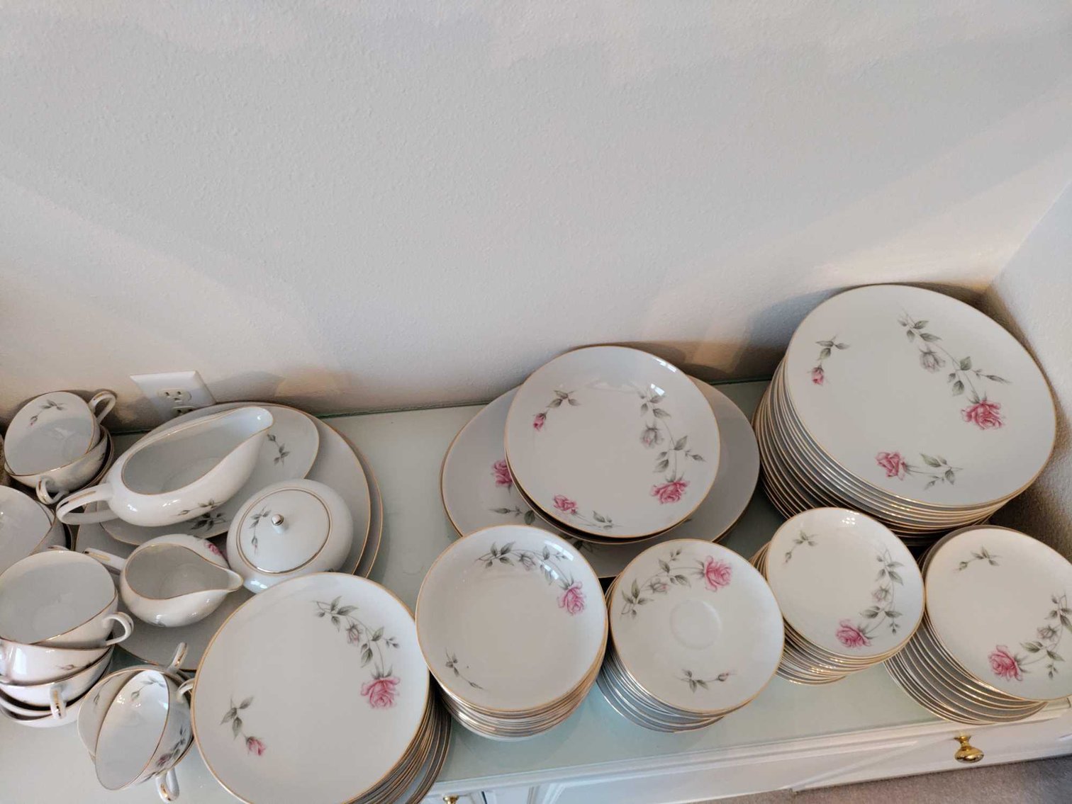 Image for Luxury Home Furnishings, Furniture, Glassware, Art, Collectibles, Appliances, Garage Items (Walnut Creek)