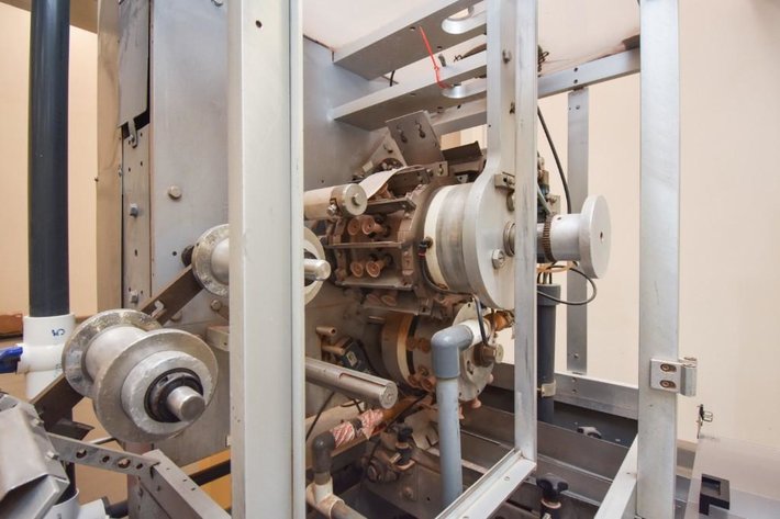 Image for MJK0998 EV 037 Eccentric Lap Slicer / Crimper Machine with Pick in Place