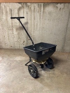 Fertilizer Spreader, Black