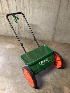 Scott's Fertilizer Spreader