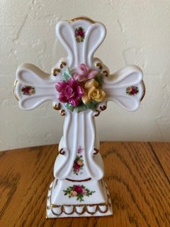 Royal Albert 1962 "Old Country Roses" Porcelain Cross