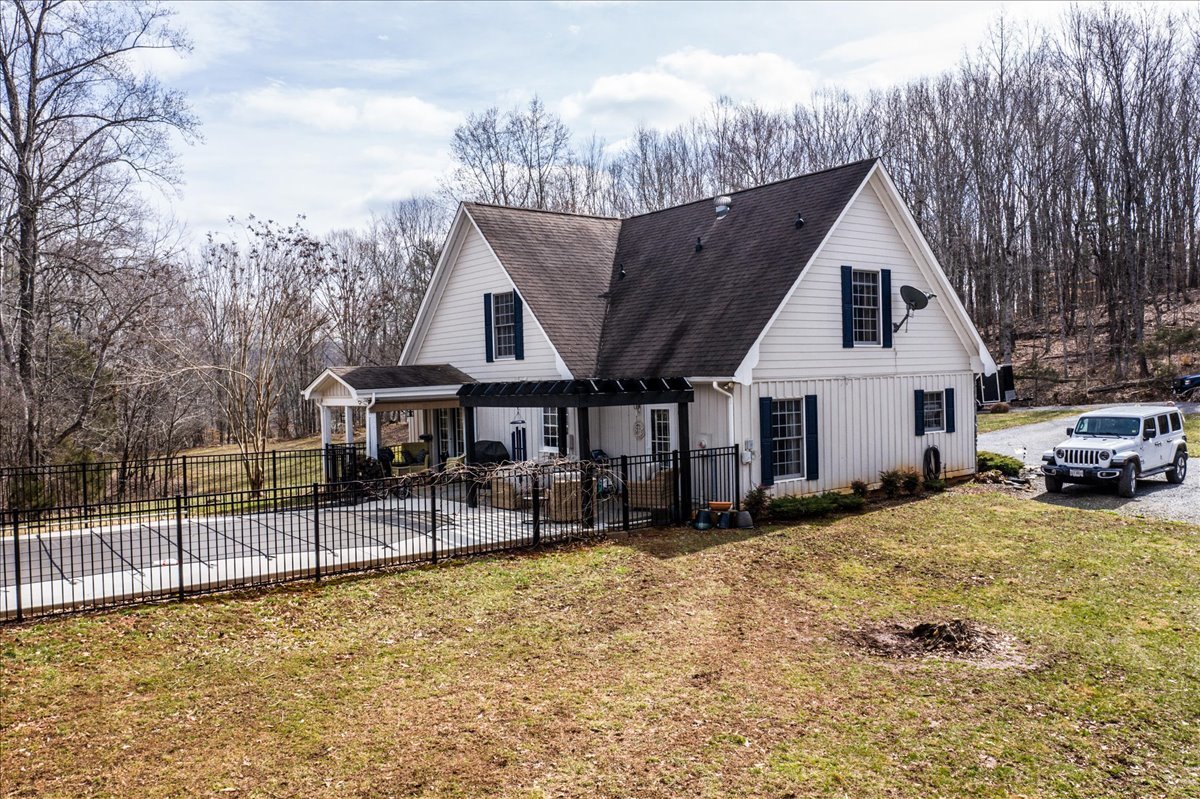 Image for Auction: Home on 9.5 Acres + Personal Property