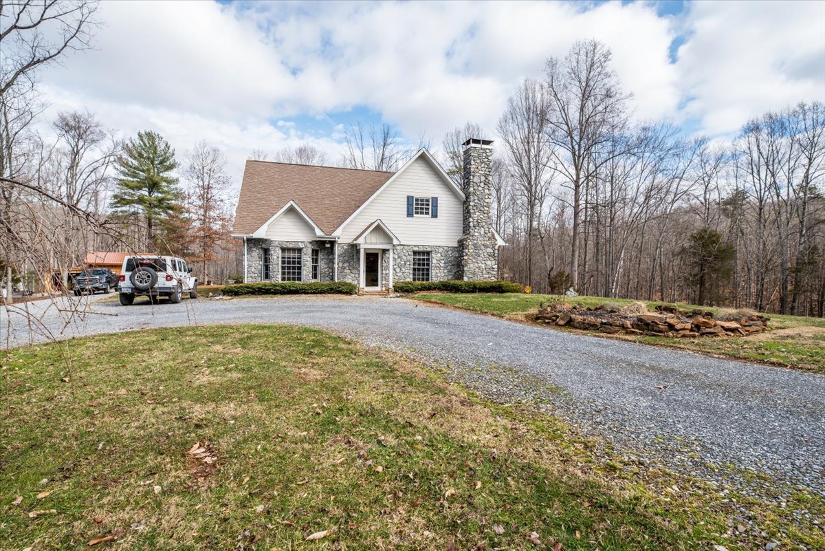 Image for Auction: Home on 9.5 Acres + Personal Property