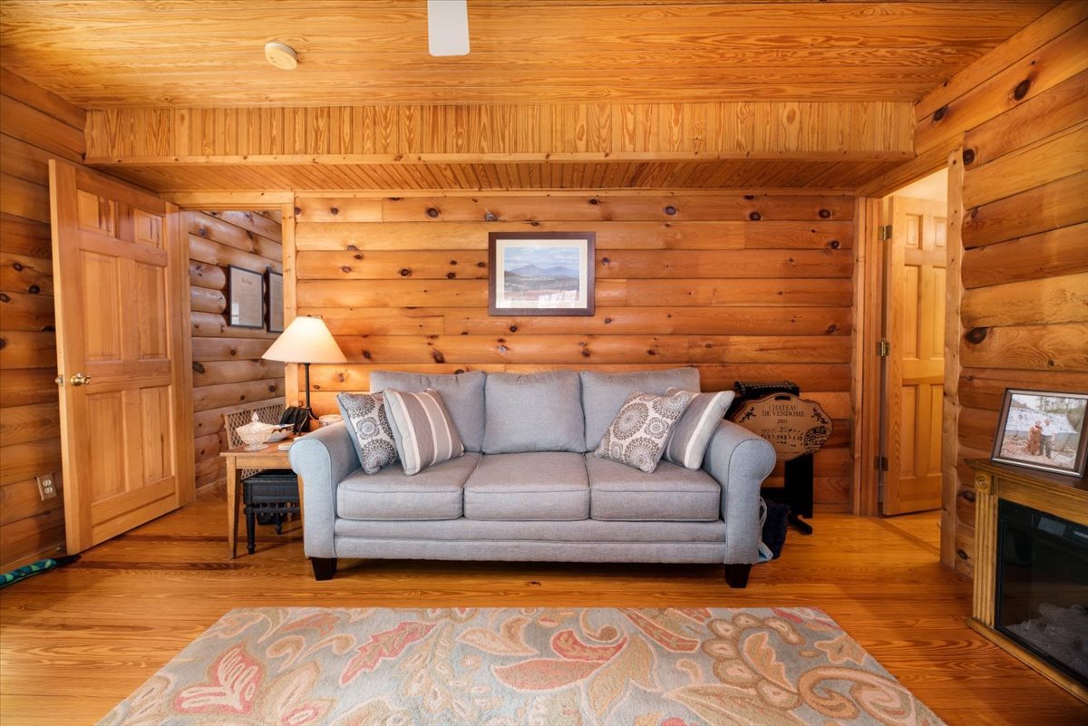 Image for Auction: Home on 9.5 Acres + Personal Property