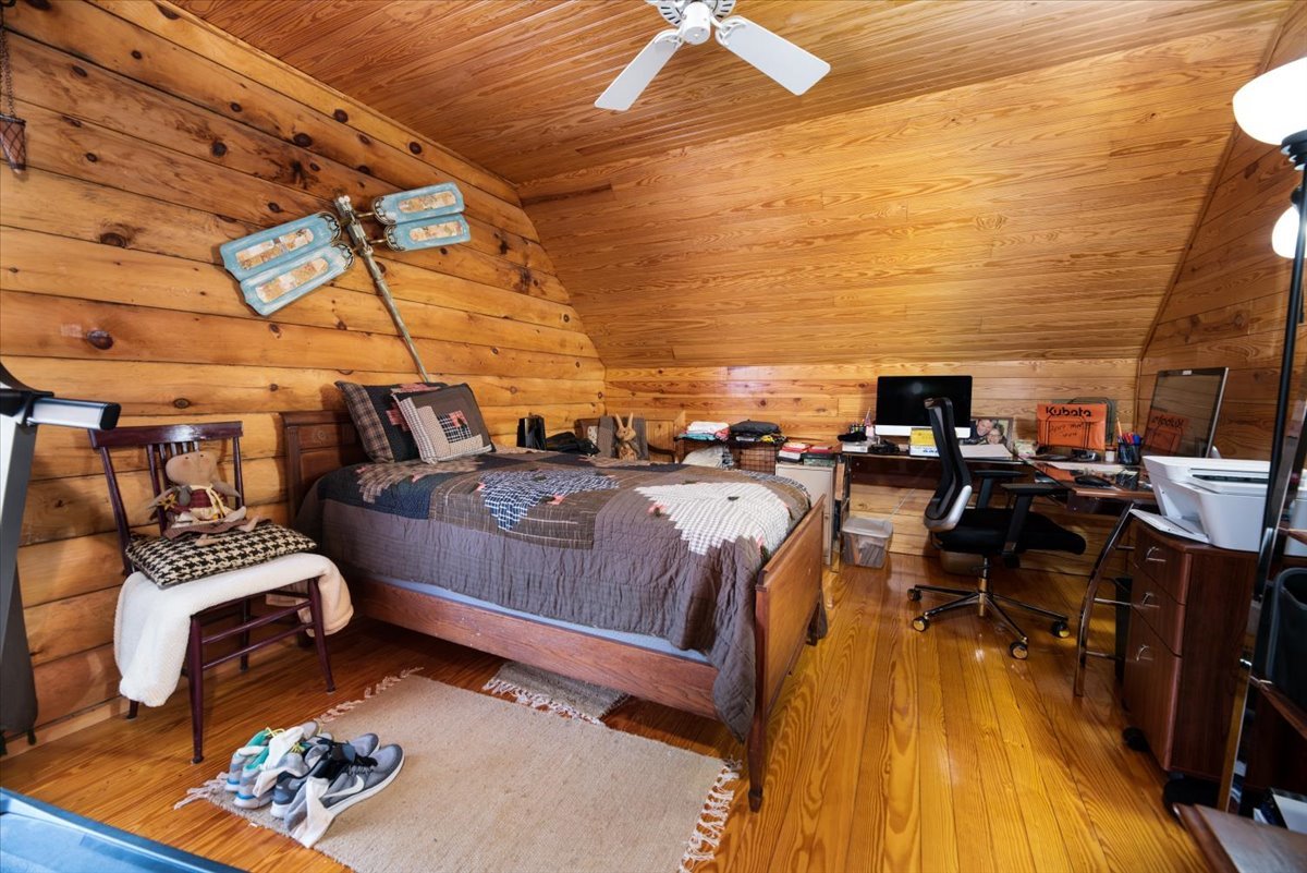 Image for Auction: Home on 9.5 Acres + Personal Property