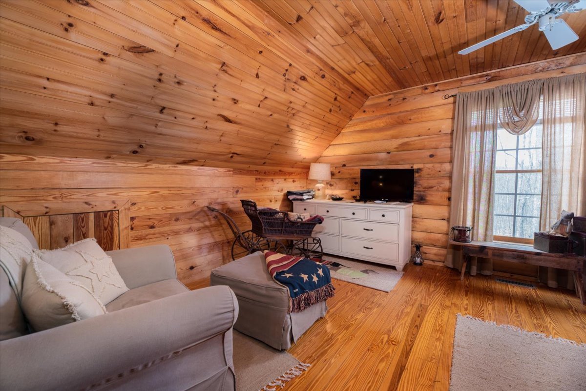 Image for Auction: Home on 9.5 Acres + Personal Property