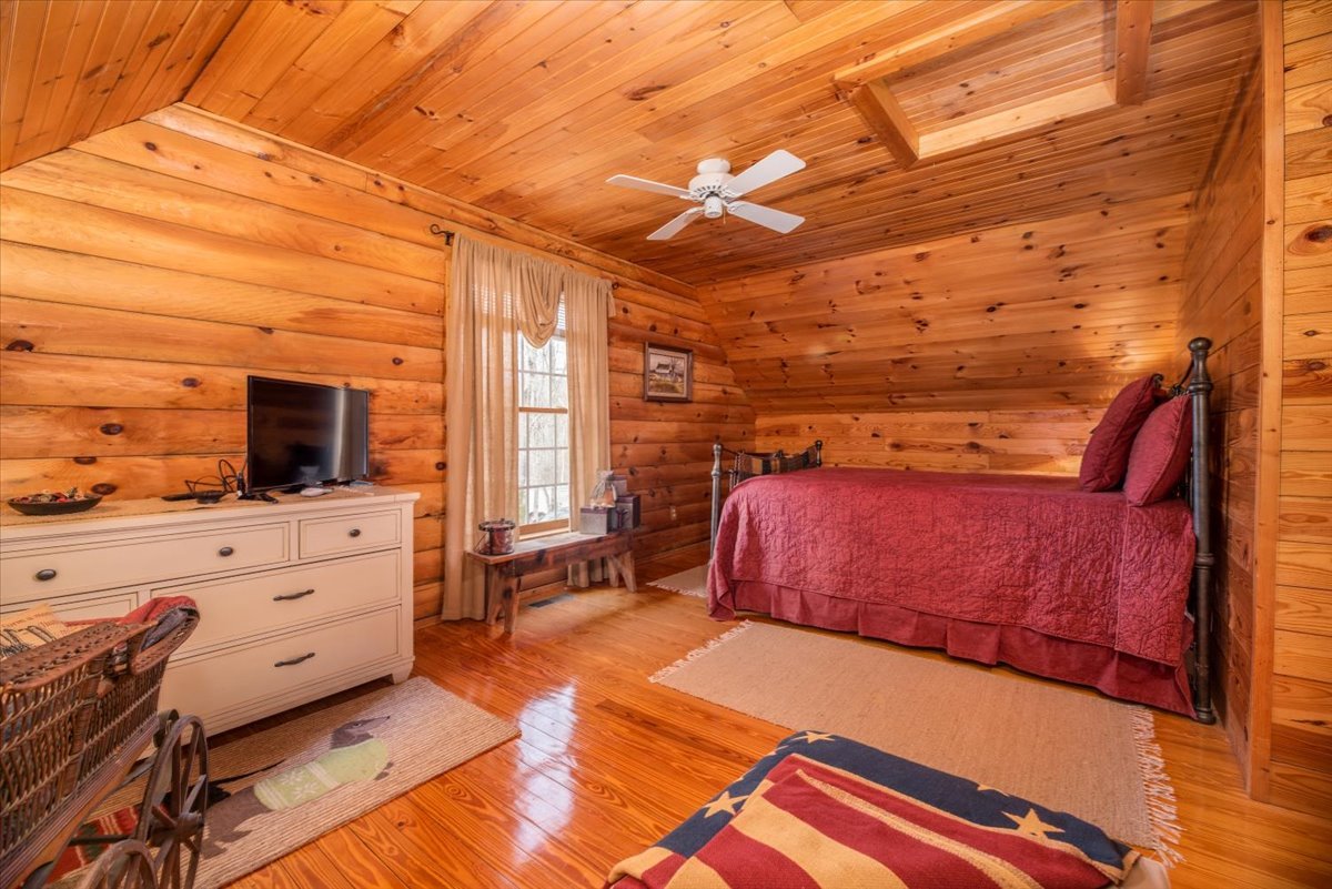 Image for Auction: Home on 9.5 Acres + Personal Property