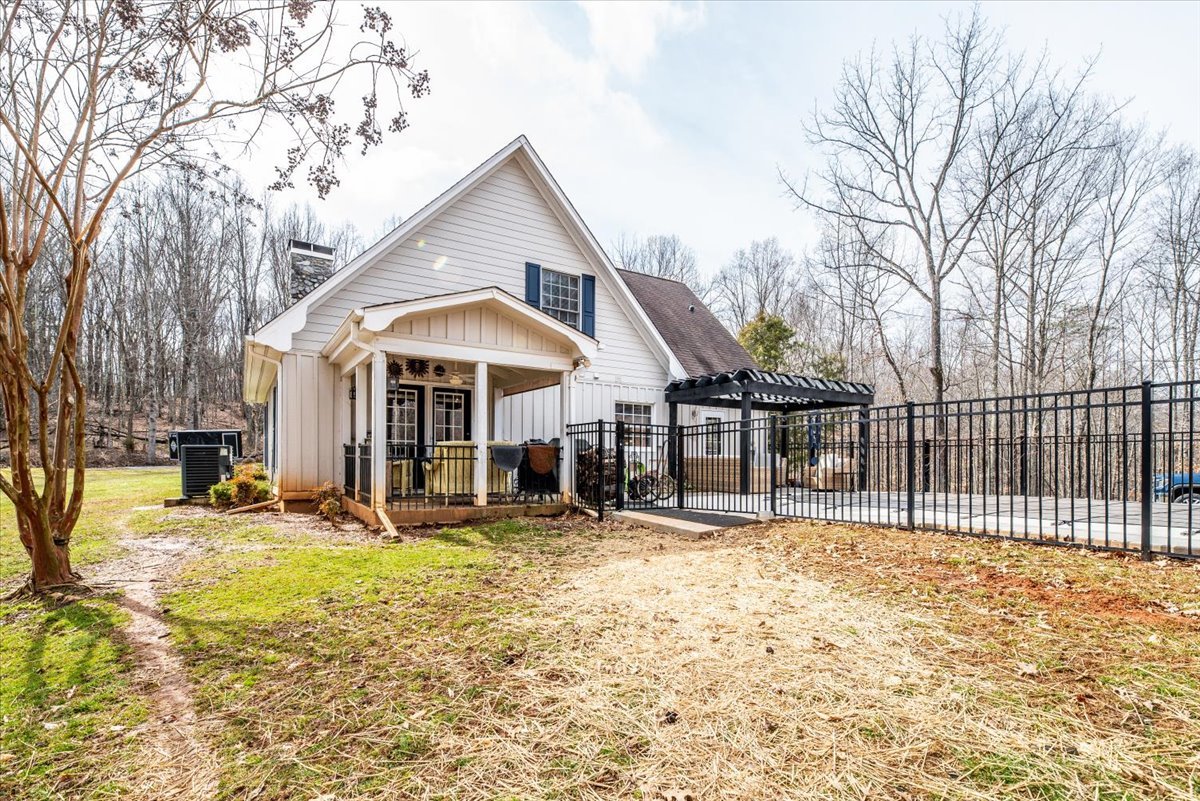 Image for Auction: Home on 9.5 Acres + Personal Property