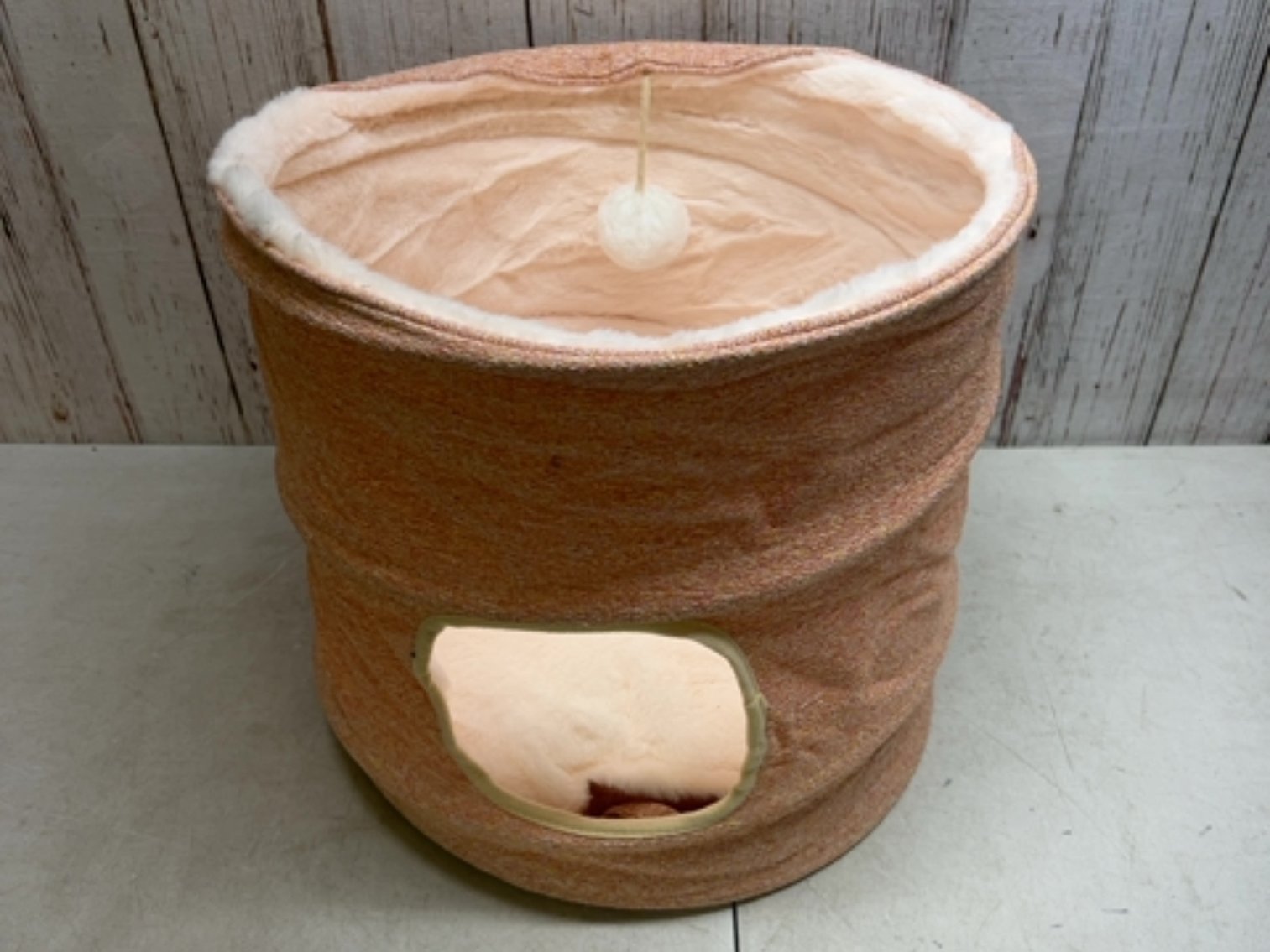 Pink collapsible cat bed 