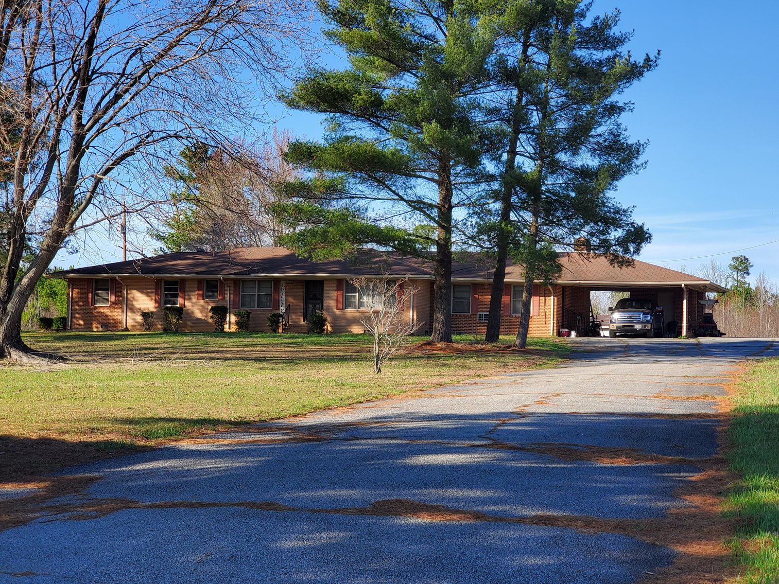 Trustee Sale 3 bedroom 3 bath 2,236 +/ sf Brick Rancher on 23.