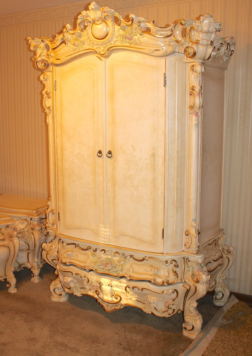 Image for VINTAGE TIME CAPSULE LIVING ESTATE AUCTION