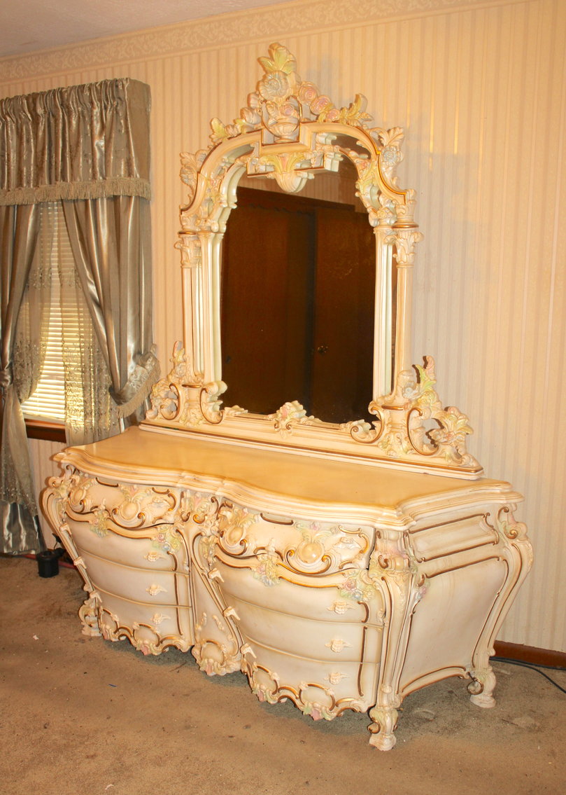 Image for VINTAGE TIME CAPSULE LIVING ESTATE AUCTION