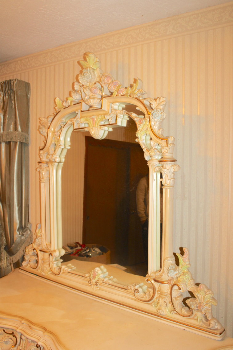 Image for VINTAGE TIME CAPSULE LIVING ESTATE AUCTION