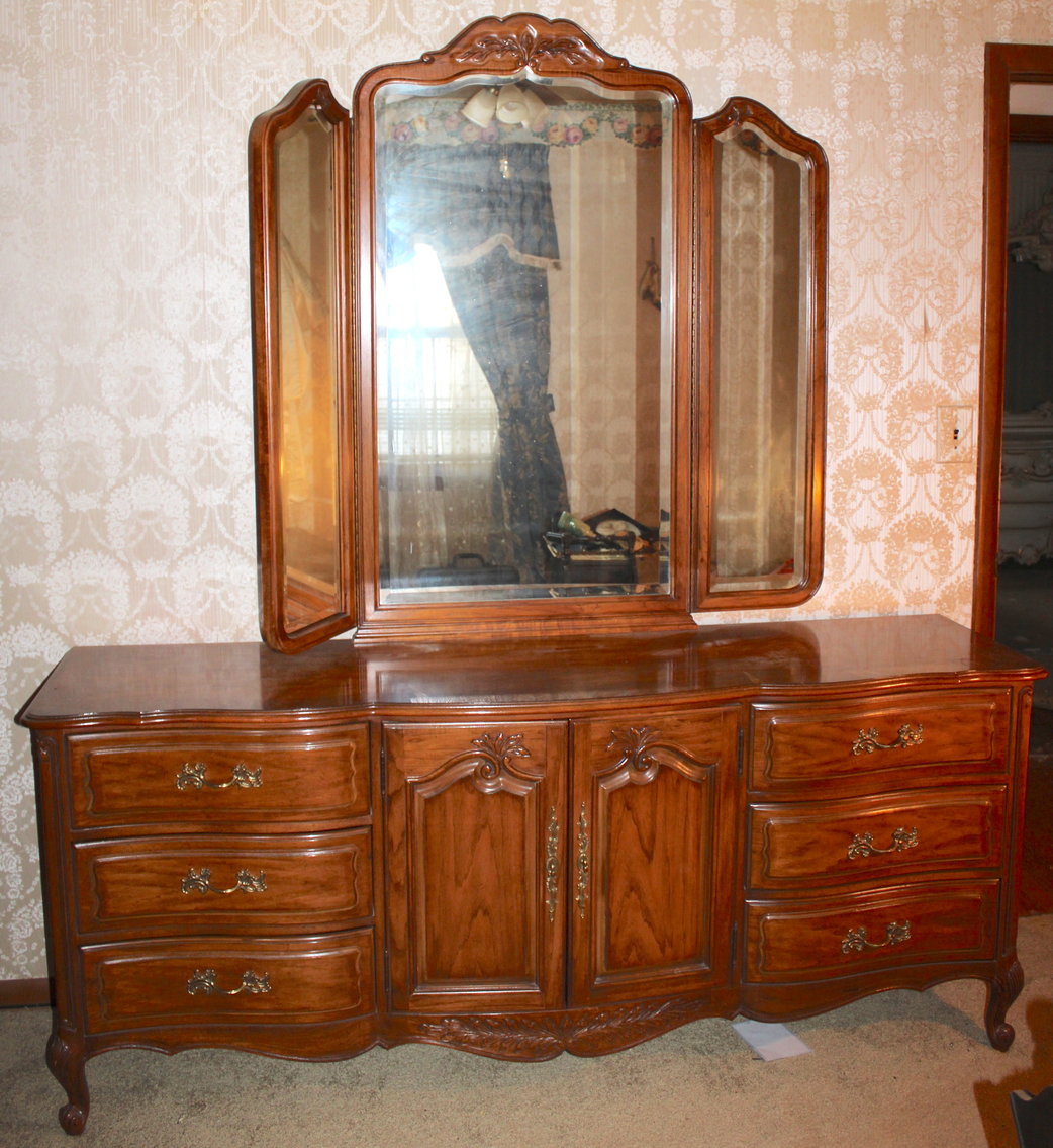 Image for VINTAGE TIME CAPSULE LIVING ESTATE AUCTION