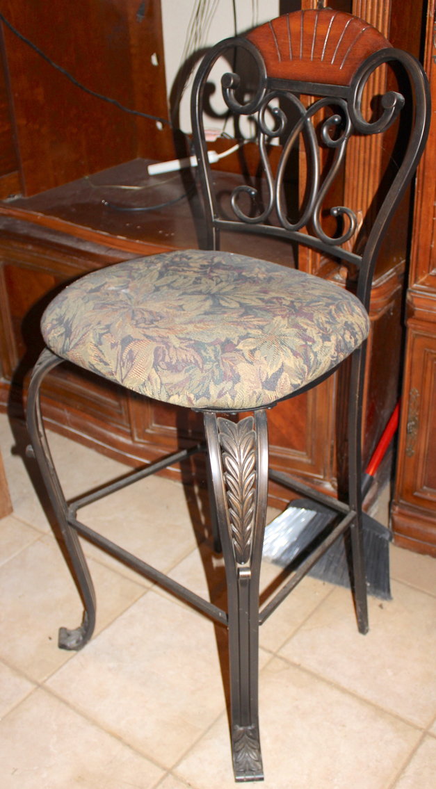 Image for VINTAGE TIME CAPSULE LIVING ESTATE AUCTION