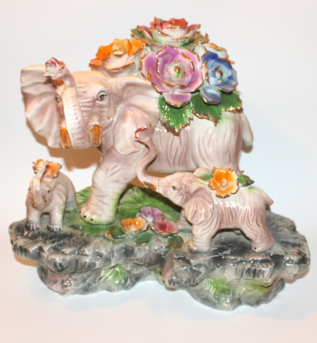 Image for VINTAGE TIME CAPSULE LIVING ESTATE AUCTION