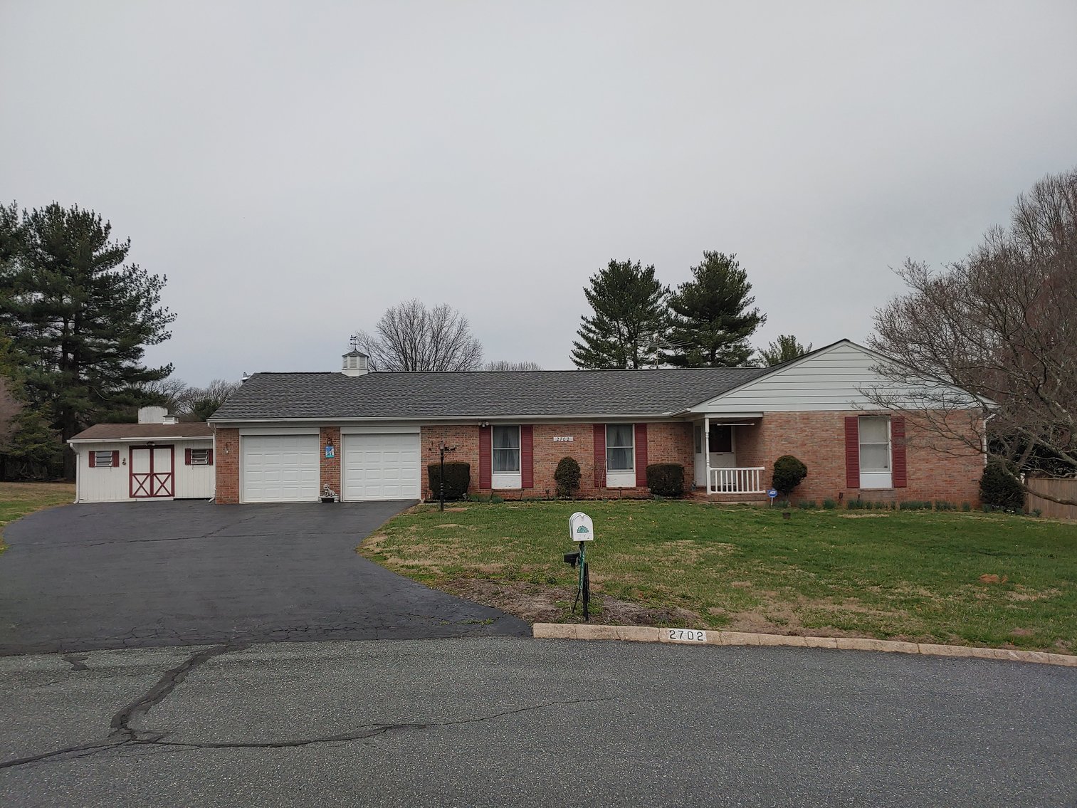 Image for 3 BR, 2.5 BA BRICK FRONT RANCHER W/ ATT. 2 CAR GARAGE 0.94 AC END OF COURT LOCATION IN PRIESTFORD ESTATES COLLECTIBLES, CHINA, FURNITURE, COSTUME JEWELRY & HOUSEHOLD ITEMS