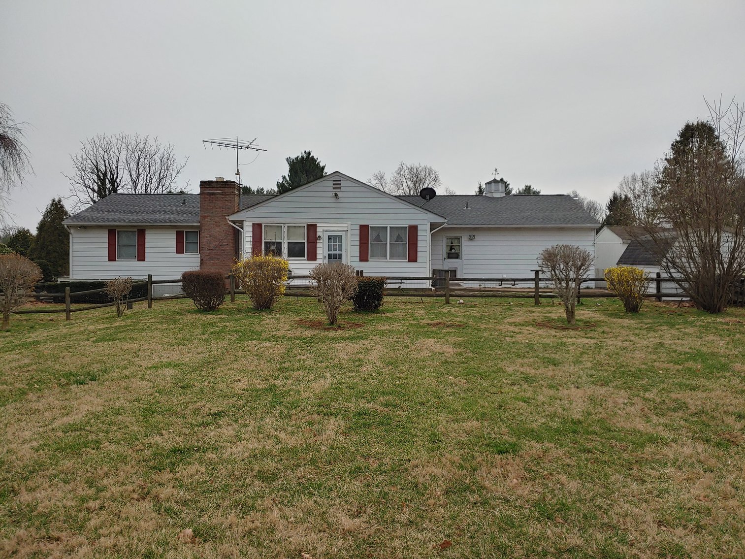 Image for 3 BR, 2.5 BA BRICK FRONT RANCHER W/ ATT. 2 CAR GARAGE 0.94 AC END OF COURT LOCATION IN PRIESTFORD ESTATES COLLECTIBLES, CHINA, FURNITURE, COSTUME JEWELRY & HOUSEHOLD ITEMS
