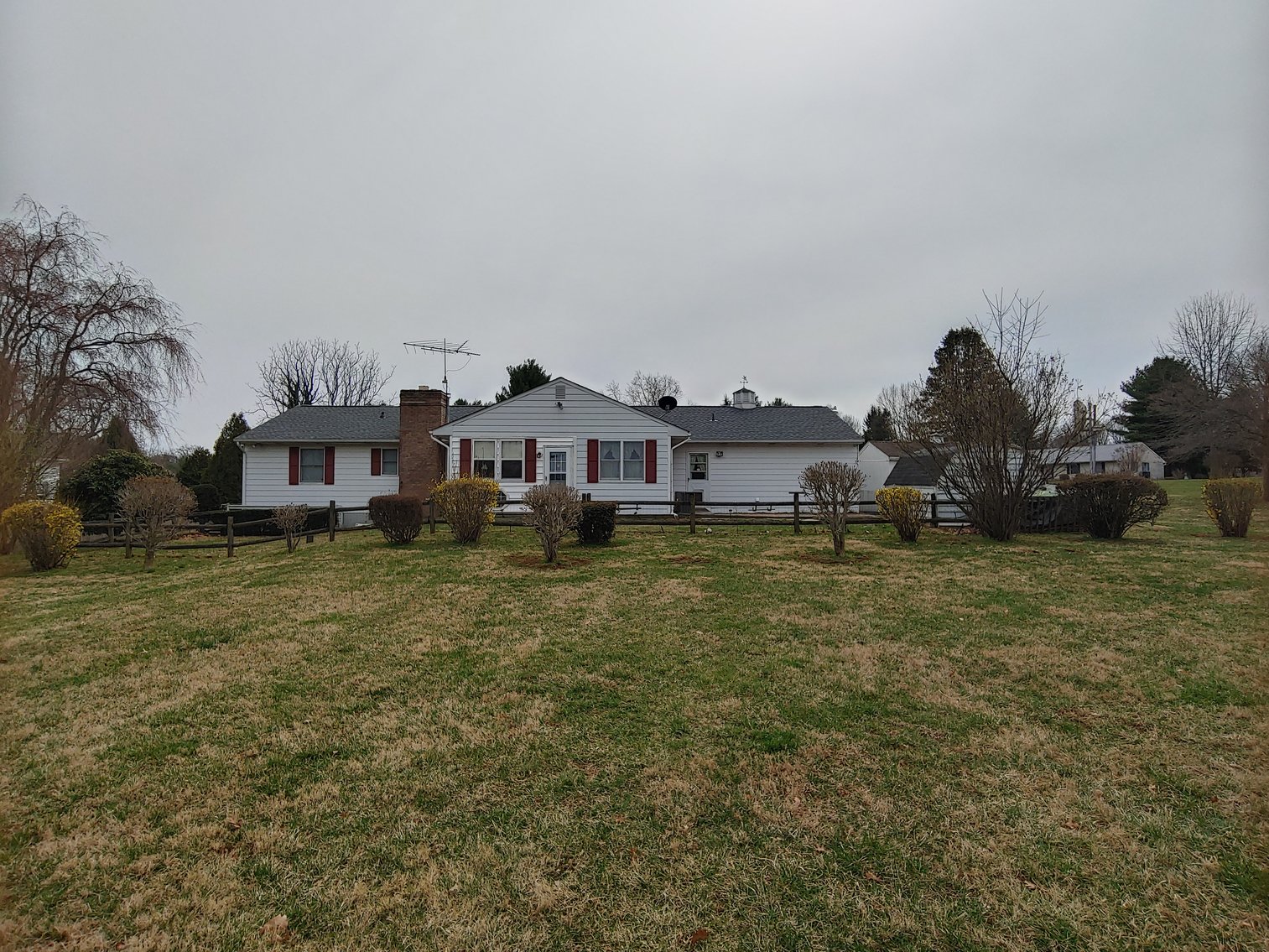 Image for 3 BR, 2.5 BA BRICK FRONT RANCHER W/ ATT. 2 CAR GARAGE 0.94 AC END OF COURT LOCATION IN PRIESTFORD ESTATES COLLECTIBLES, CHINA, FURNITURE, COSTUME JEWELRY & HOUSEHOLD ITEMS