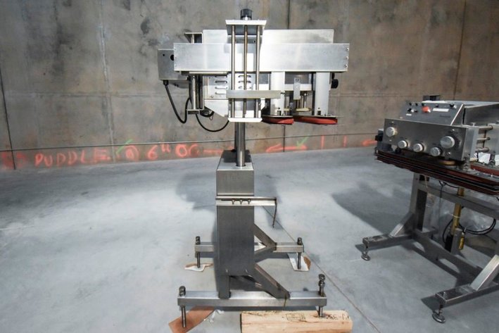 Image for ***SOLD***MJK0769 Kiss CT08 Semi Auto 8 quill Pkg Capper