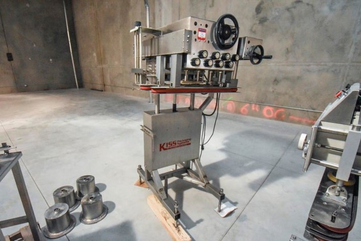 Image for ***SOLD***MJK0769 Kiss CT08 Semi Auto 8 quill Pkg Capper