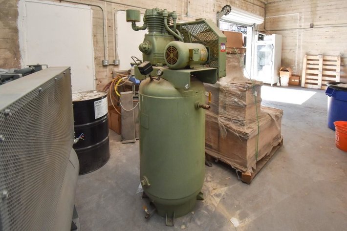 Image for ***SOLD*** MJK0808 Vertical Air Compressor