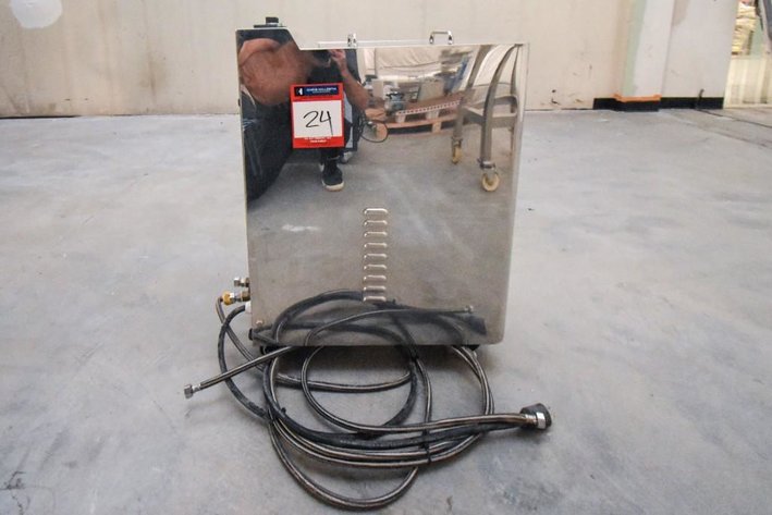 Image for ***SOLD*** MJK0854 RSQ-40 Liter Water Heater