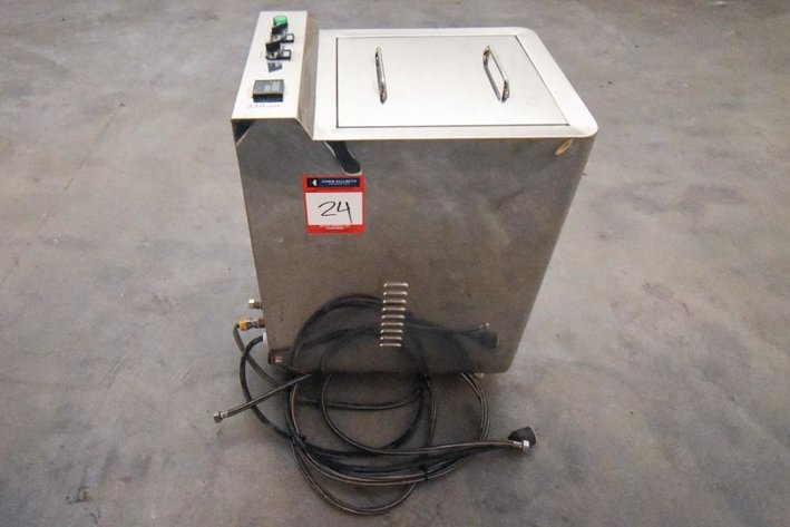 Image for ***SOLD*** MJK0854 RSQ-40 Liter Water Heater
