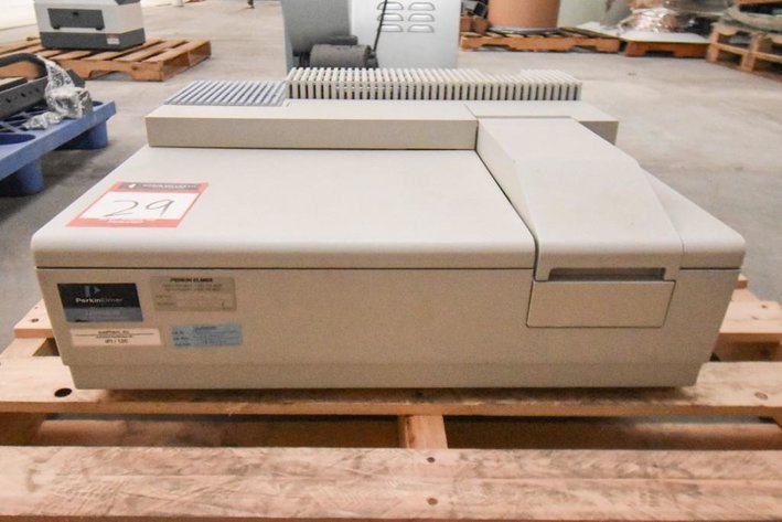 Image for ***SOLD*** MJK0859 Perkin Elmer Lambda 40 UV/VIS Spectrometer