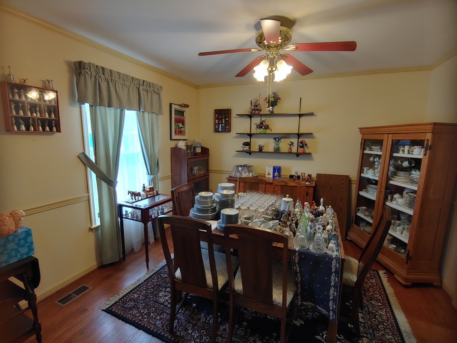 Image for 3 BR, 2.5 BA BRICK FRONT RANCHER W/ ATT. 2 CAR GARAGE 0.94 AC END OF COURT LOCATION IN PRIESTFORD ESTATES COLLECTIBLES, CHINA, FURNITURE, COSTUME JEWELRY & HOUSEHOLD ITEMS