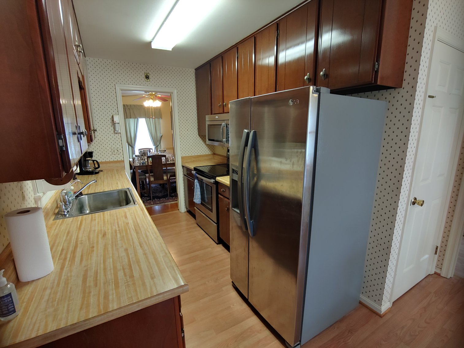 Image for 3 BR, 2.5 BA BRICK FRONT RANCHER W/ ATT. 2 CAR GARAGE 0.94 AC END OF COURT LOCATION IN PRIESTFORD ESTATES COLLECTIBLES, CHINA, FURNITURE, COSTUME JEWELRY & HOUSEHOLD ITEMS