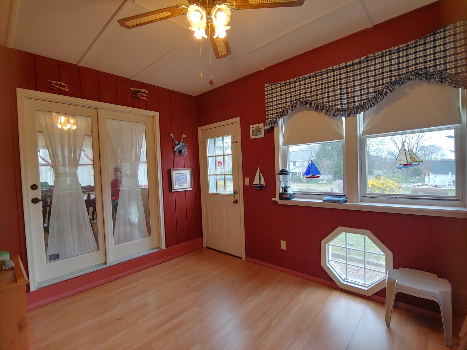 Image for 3 BR, 2.5 BA BRICK FRONT RANCHER W/ ATT. 2 CAR GARAGE 0.94 AC END OF COURT LOCATION IN PRIESTFORD ESTATES COLLECTIBLES, CHINA, FURNITURE, COSTUME JEWELRY & HOUSEHOLD ITEMS