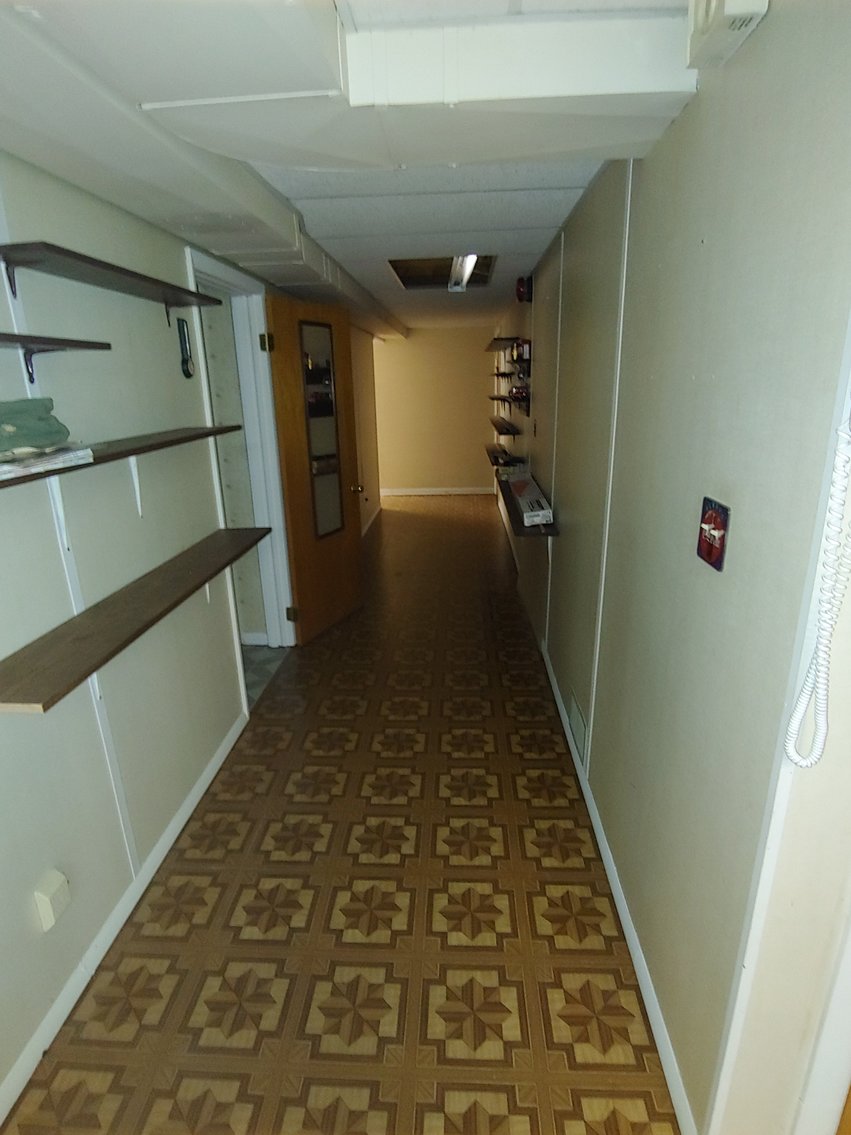 Image for 3 BR, 2.5 BA BRICK FRONT RANCHER W/ ATT. 2 CAR GARAGE 0.94 AC END OF COURT LOCATION IN PRIESTFORD ESTATES COLLECTIBLES, CHINA, FURNITURE, COSTUME JEWELRY & HOUSEHOLD ITEMS