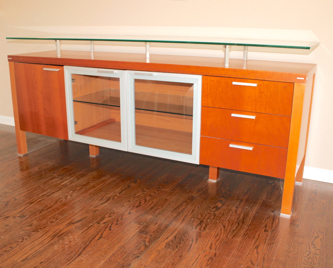 Image for WORLD TRAVELER'S ESTATE AUCTION