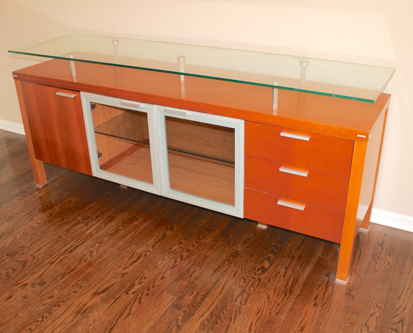 Image for WORLD TRAVELER'S ESTATE AUCTION