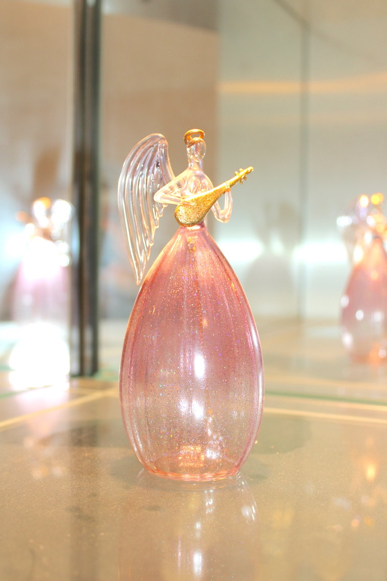 Image for WORLD TRAVELER'S ESTATE AUCTION