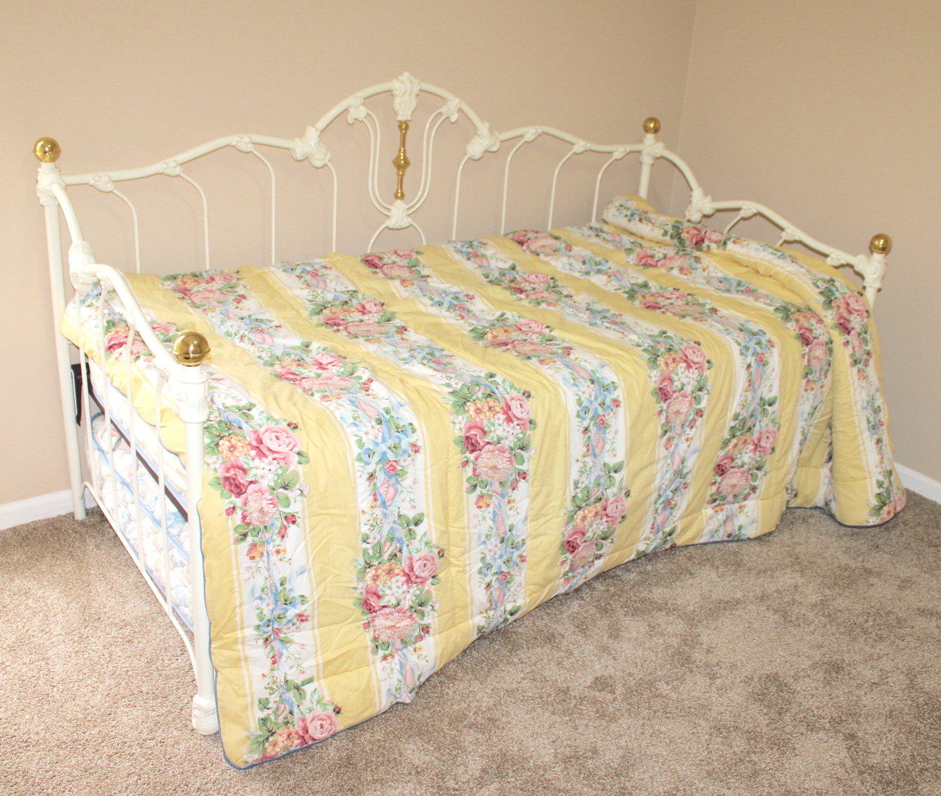 Image for WORLD TRAVELER'S ESTATE AUCTION