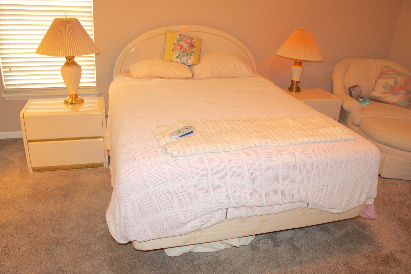 Image for WORLD TRAVELER'S ESTATE AUCTION