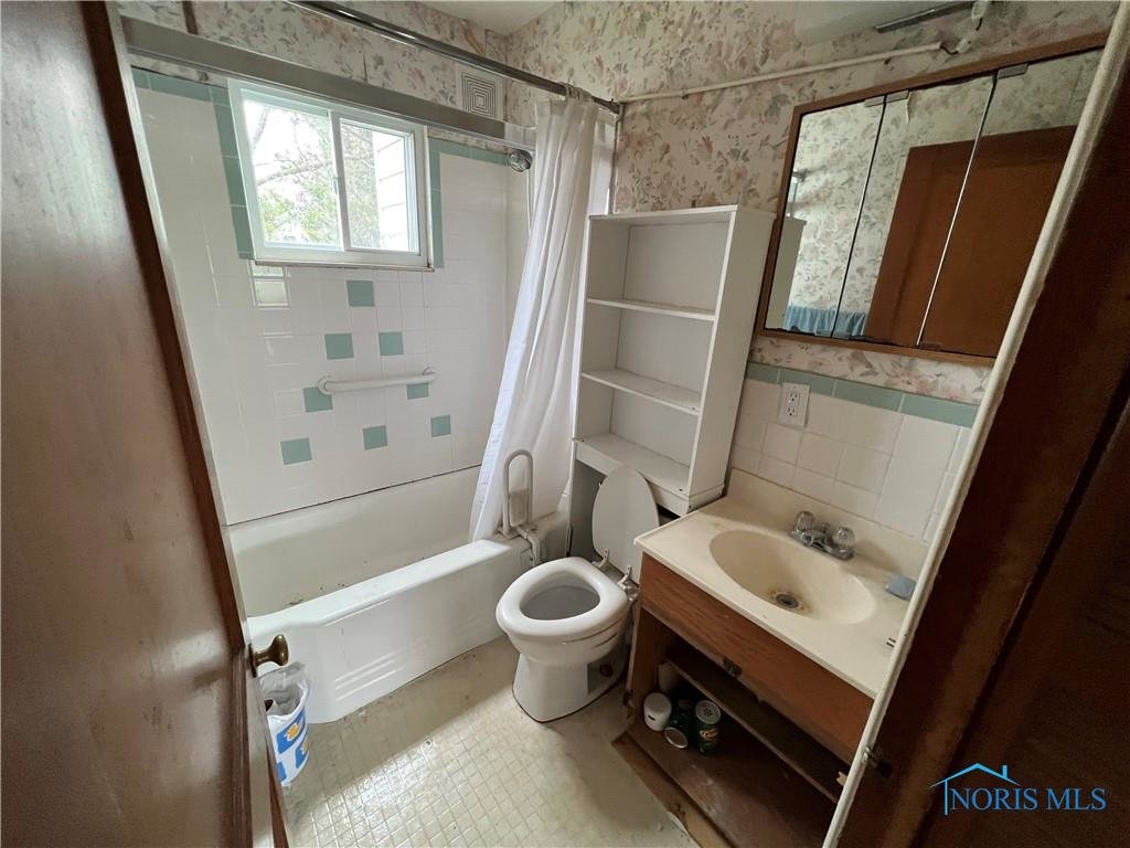 Image for MINIMUM BID AUCTION $49,000! 808 Tappan St.