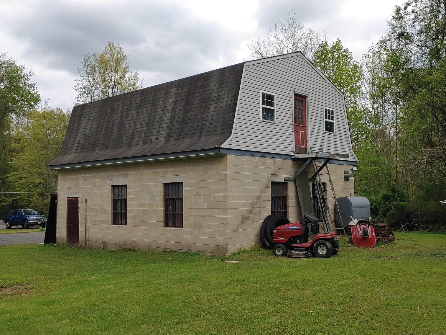 Image for CLEAN 3 BR HOME ON 0.54+/- ACRES 2-STORY, 2-BAY COMMERCIAL GARAGE W/ HEAT