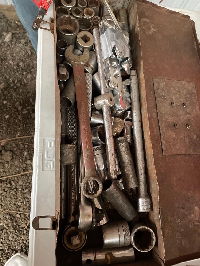 Image for Tools, Furniture, Collectibles, Coins, Vintage Items, Cast Iron, Auto/Boat Parts, Watches - Online Auction (Angola)