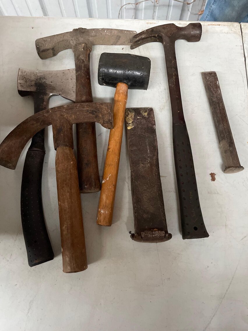 Image for Tools, Furniture, Collectibles, Coins, Vintage Items, Cast Iron, Auto/Boat Parts, Watches - Online Auction (Angola)