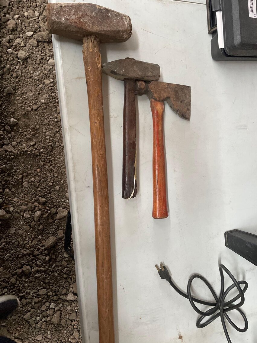 Image for Tools, Furniture, Collectibles, Coins, Vintage Items, Cast Iron, Auto/Boat Parts, Watches - Online Auction (Angola)