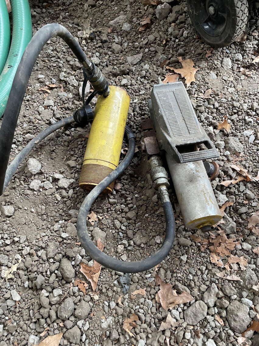 Image for Tools, Furniture, Collectibles, Coins, Vintage Items, Cast Iron, Auto/Boat Parts, Watches - Online Auction (Angola)